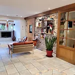 Restaurant Txistulari فندق 3*