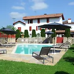 Restaurant Txistulari فندق 3*